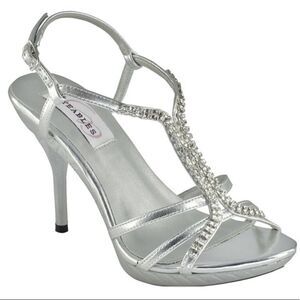 NIB! Dyeables Silver Metallic Ava Platform Sandals